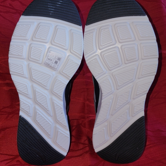 Skechers men's sneakers/runners/shoes(NEW) - Picture 6 of 8